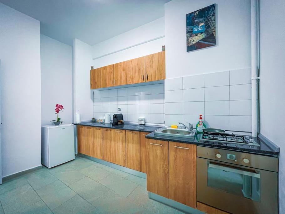Apartament Boulevard View 2br In Old Town Bucureşti