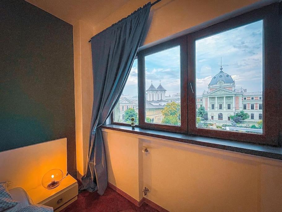 Boulevard View 2br In Old Town Appartamento *