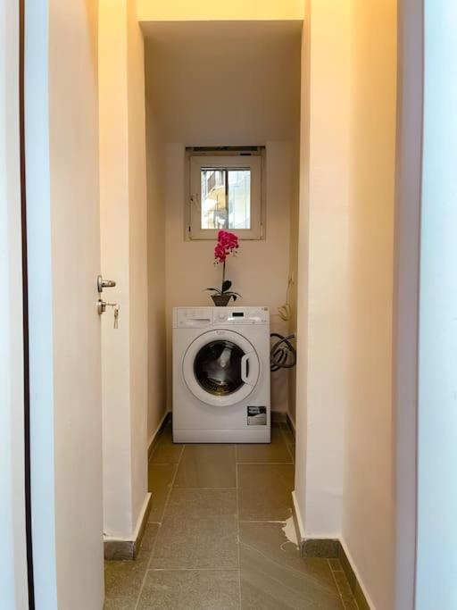 Boulevard View 2br In Old Town * Bucureşti