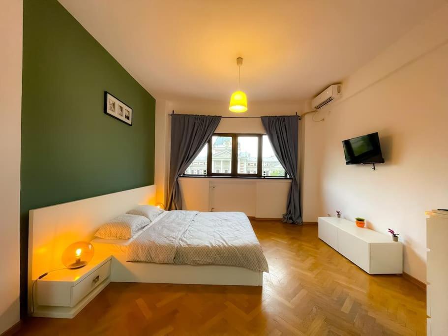 Boulevard View 2br In Old Town Apartament *