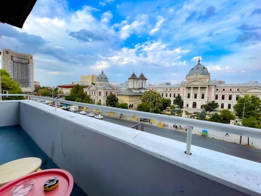 Boulevard View 2br In Old Town Apartament Bucureşti